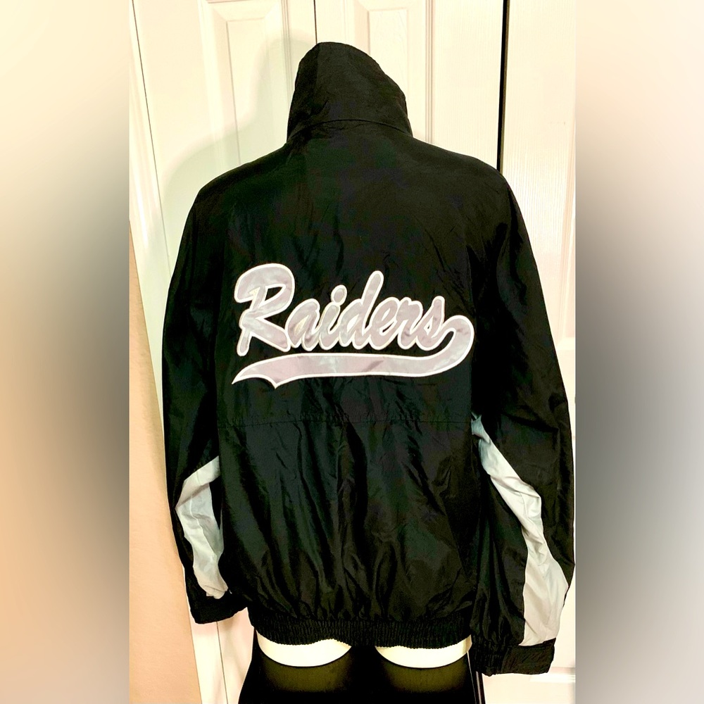 Like new Raiders NFL men’s jacket. Embroidered logo on the front and back.